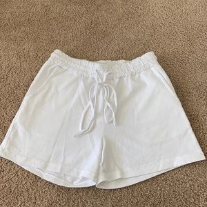 Super Cute White Shorts With Detailed Waistband